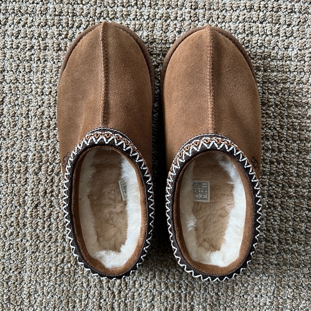 UGG Tasman Slipper in Chestnut Size 8 (New)